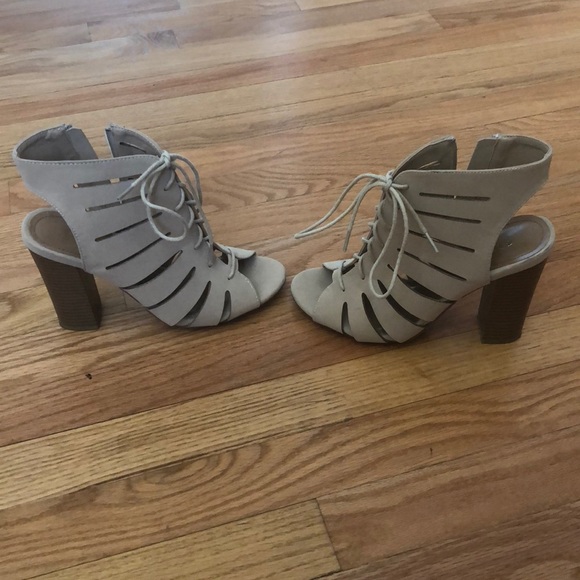 Lace Up Block Heels Size 7 Worn Once - Picture 3 of 5